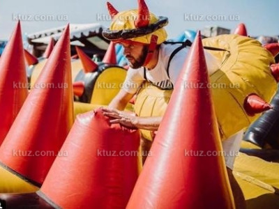 Надувной парк "The Beast" в Королевстве Великобритания Надувной парк "The Beast" в Королевстве Великобритания