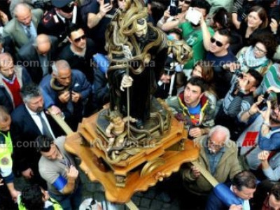 Праздник со змеями: в Италии прошел оригинальный фестиваль