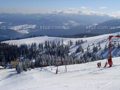 Когда на Закарпатье нет снега, туристов развлекают по-другому