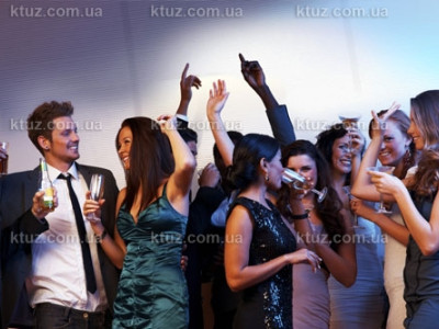 Как встретить 8 марта коллективом