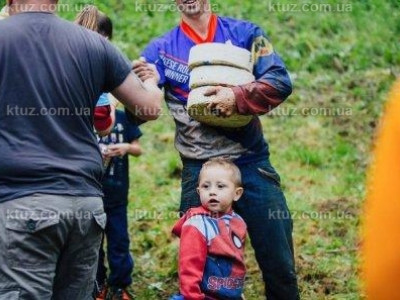 Необычные праздники в мире - гонка за сыром Необычные праздники в мире - гонка за сыром