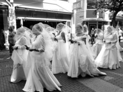 Разнообразие развлечений на музыкальном фестивале в Британии