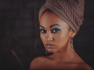 Вокалистка Neyba